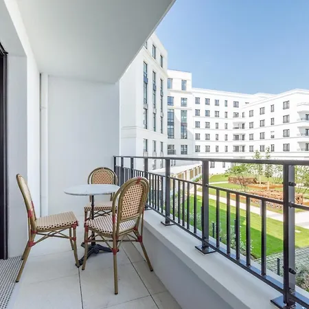 Dans Le Pre By Plaza * Chessy (Seine-et-Marne)